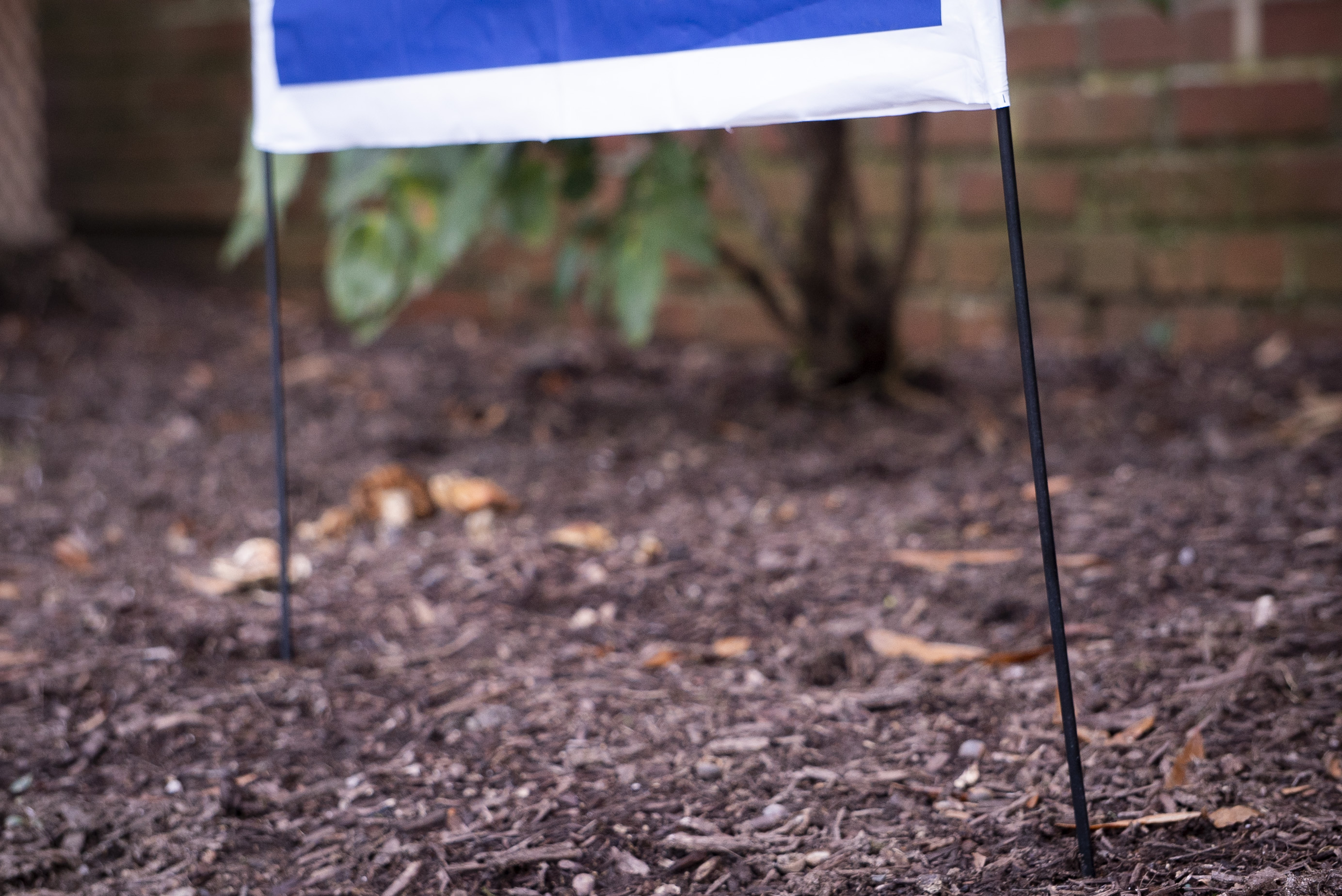 Yard Signs With Metal Poles